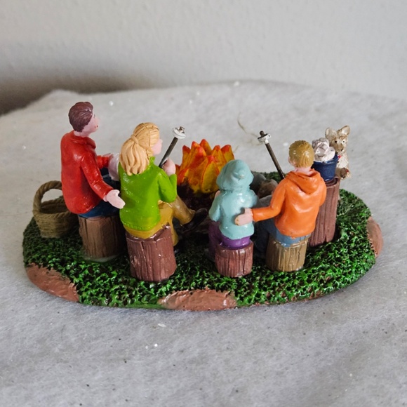 Lemax Village Collection S'More Family Fun #05524 in Box - Picture 5 of 11